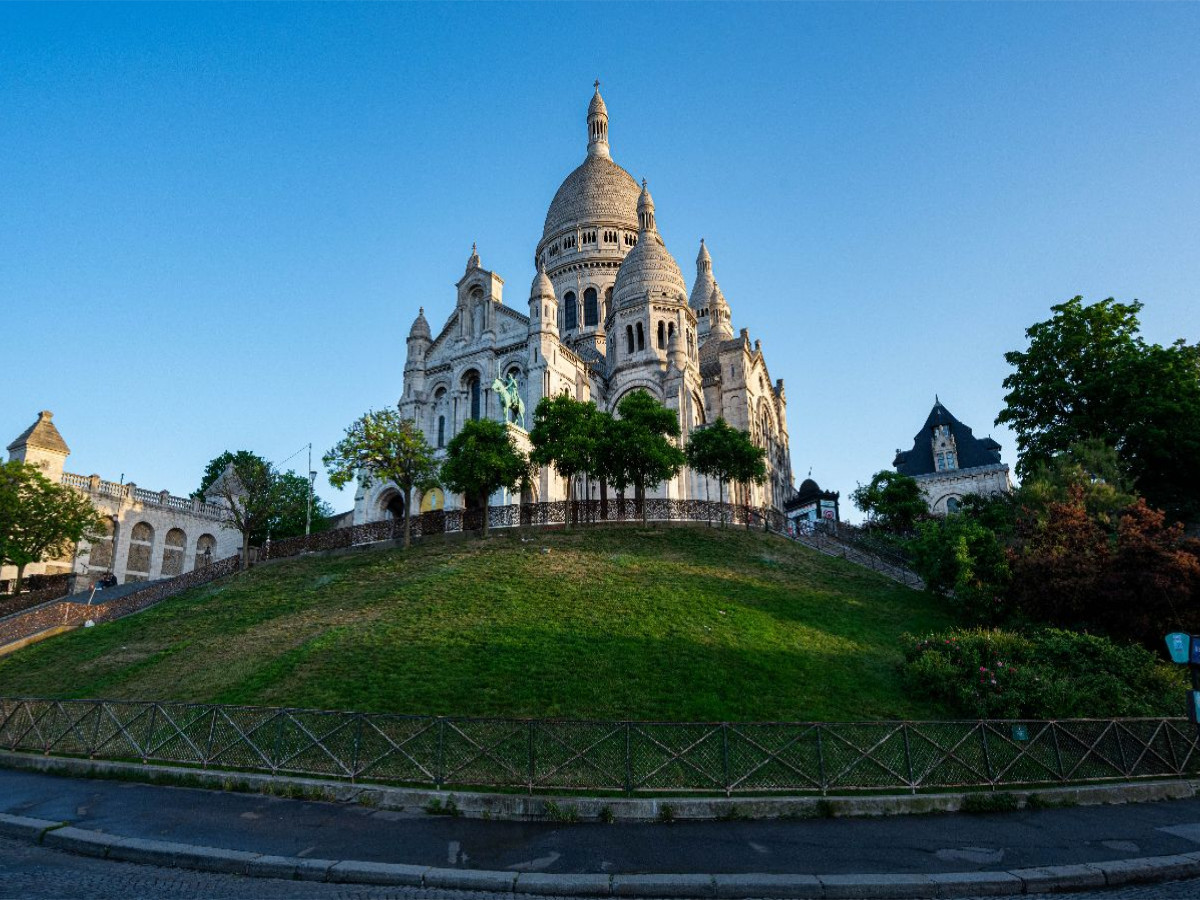 Sacré Cœur über den Dächern von Montmartre