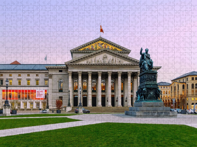 Max-Joseph-Platz, Bayerische Staatsoper und Denkmal Maximilian I. Joseph