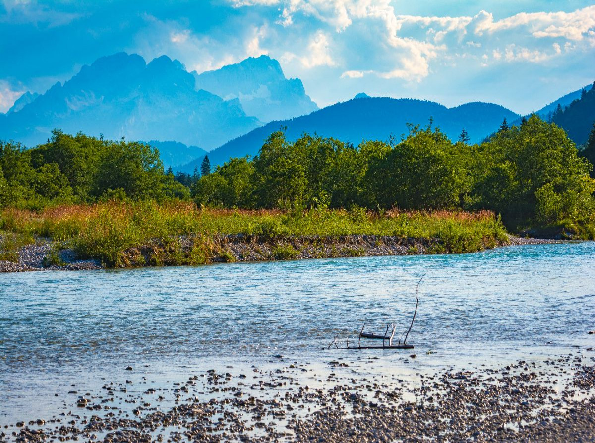 Isar mit Wettersteingebirge