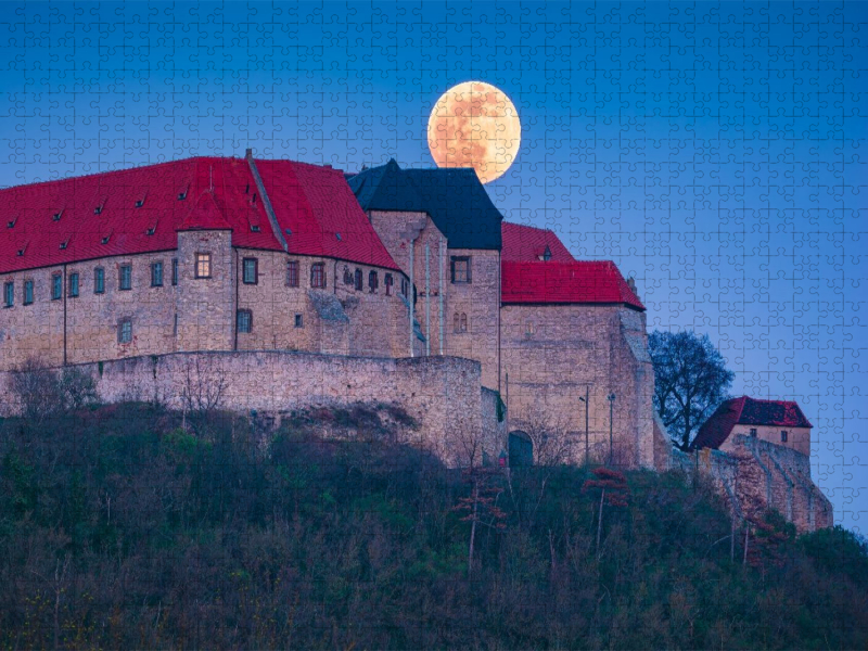 Schloss Neuenburg am Abend
