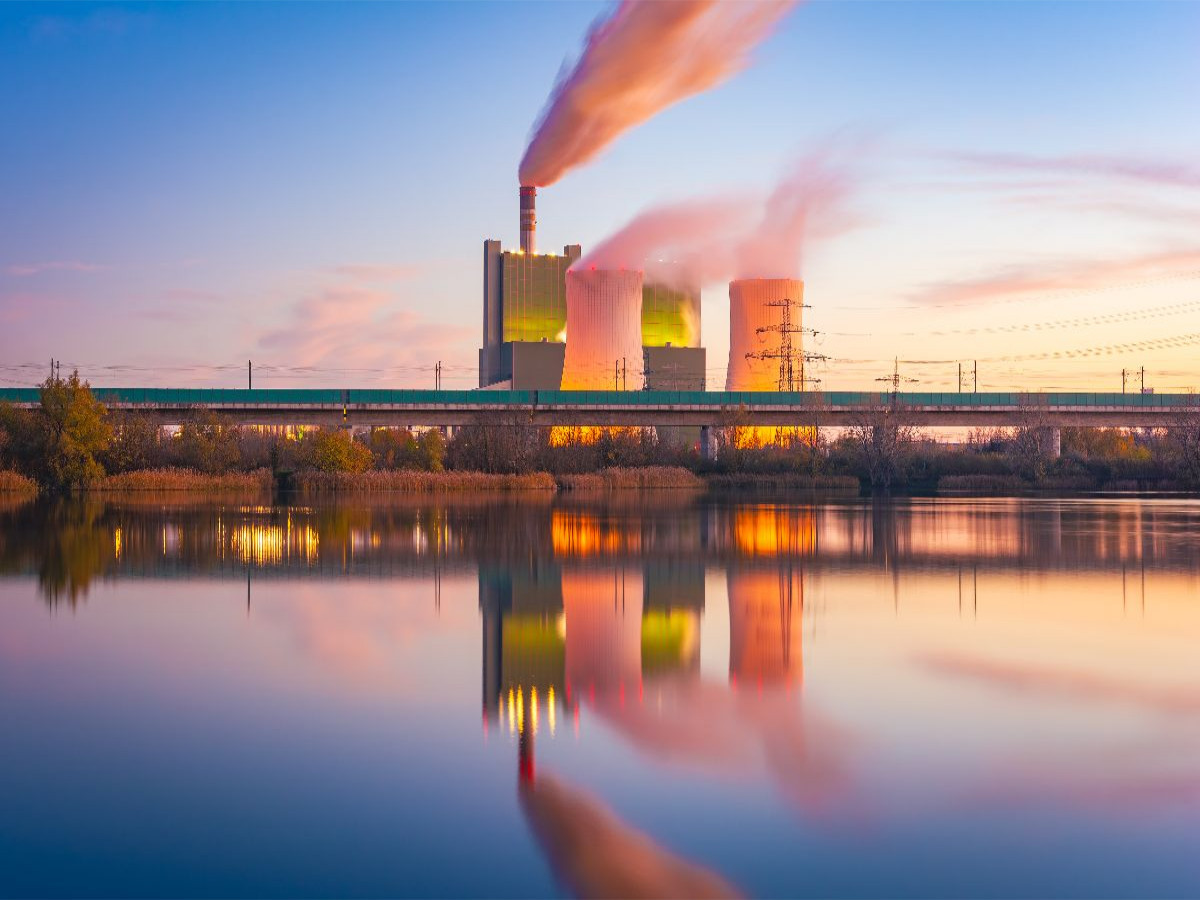 Chemiefabrik und Saale-Elster-Talbrücke