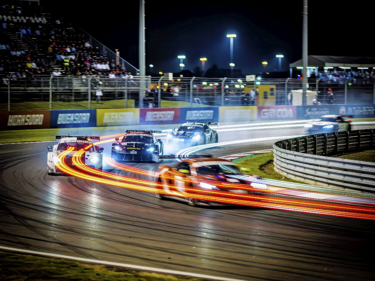 Racing pur, keine Show. Nur Druck.