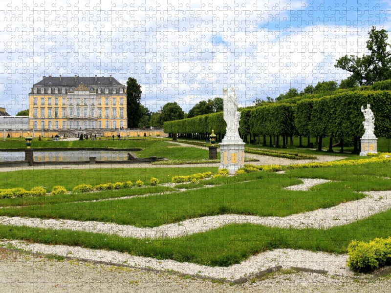 Blick auf das Rokoko-Schloss Augustusburg im rheinischen Brühl