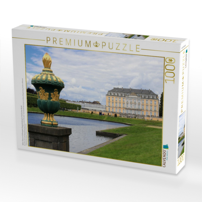 Dekor-Vase im Schlosspark Augustusburg im rheinischen Brühl