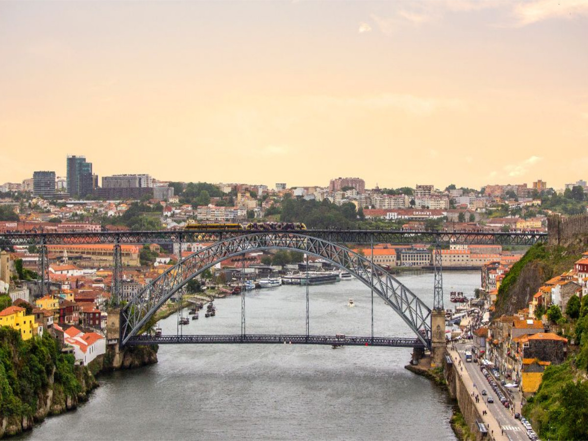 Die Brücke Ponte Dom Luís I