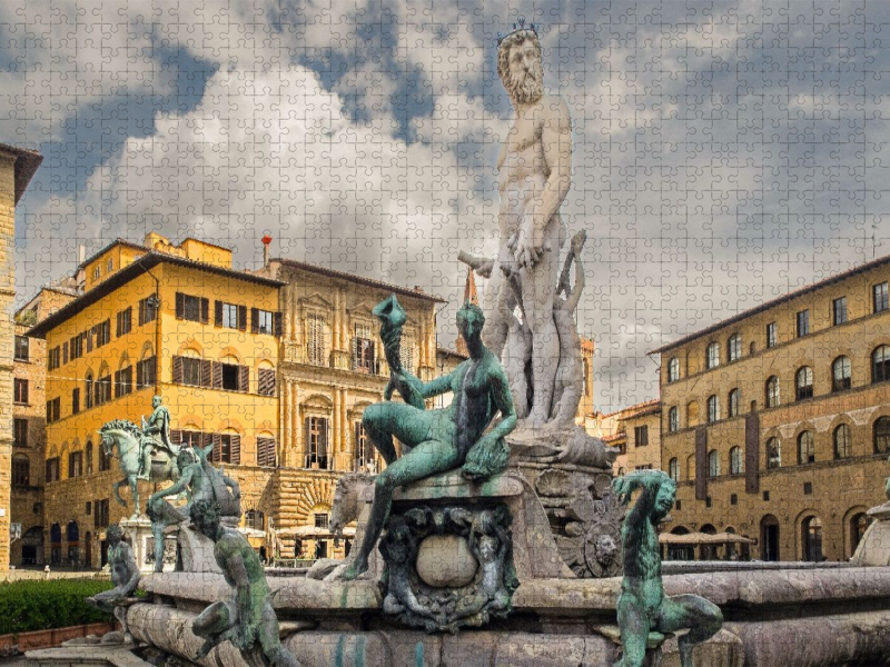 Florenz: Der monumentale Neptunbrunnen (Fontana di Nettuno) auf der Piazza della Signoria vor geschichtsträchtigen Palazzi.