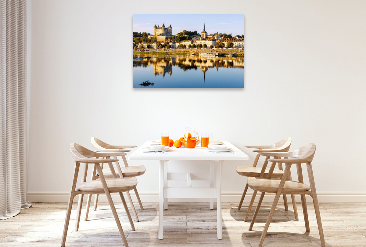 Saumur: Stadtansicht mit Château du Saumur und Kirche Saint-Pierre