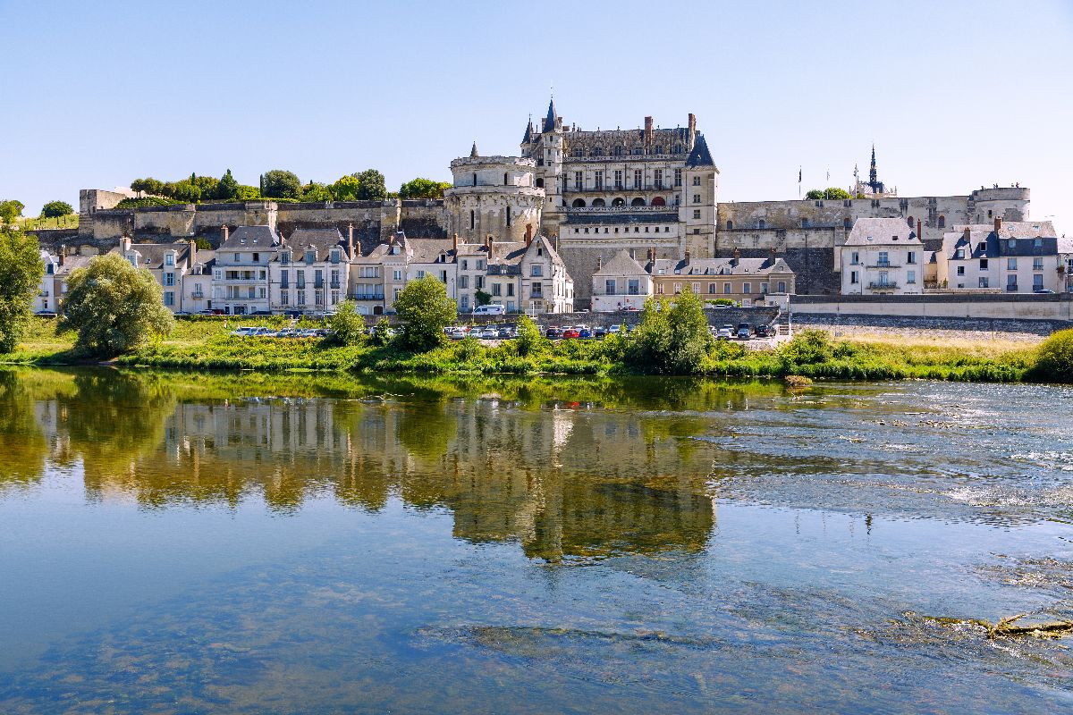 Amboise: Stadtansicht mit Château Royal