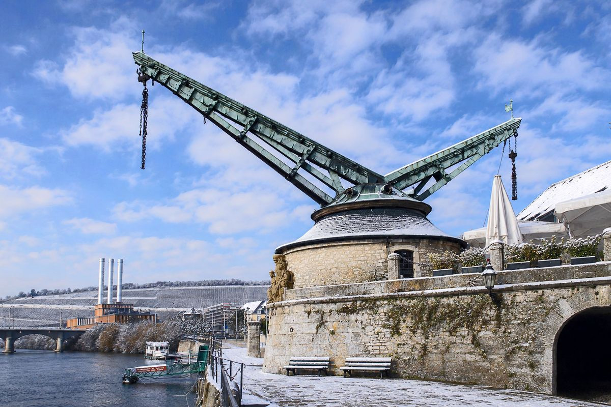 Alte Kranen am Mainufer
