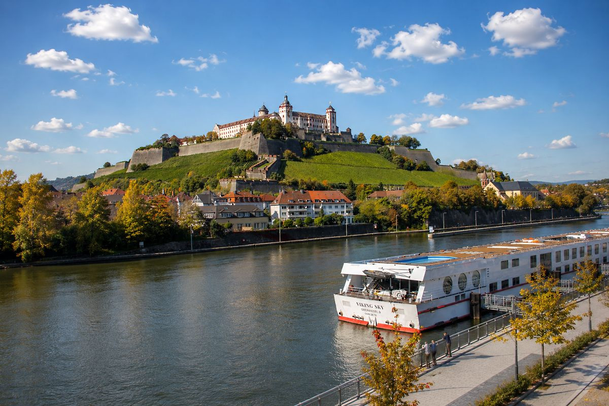 Ein Motiv aus dem Kalender Würzburg  Idylle am Main
