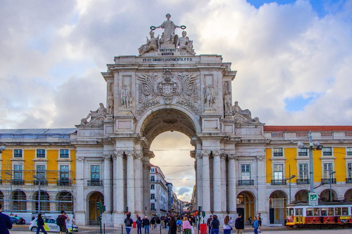 Der Arco da Rua Augusta an der Praça do Comércio