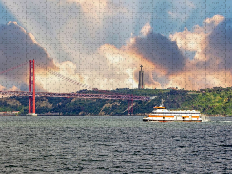 Ponte 25 de Abril und die Cristo-Rei-Statue am Tejo