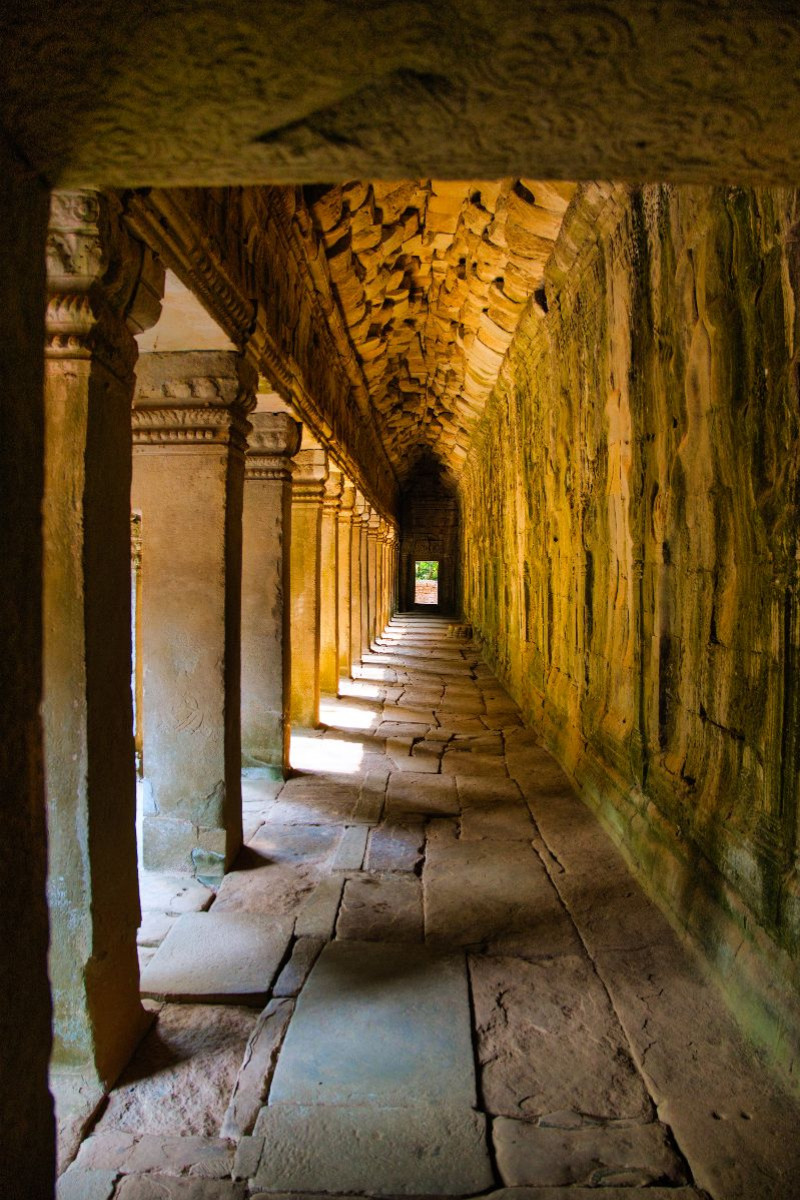 Endloser Säulengang im Tempel von Angkor Wat