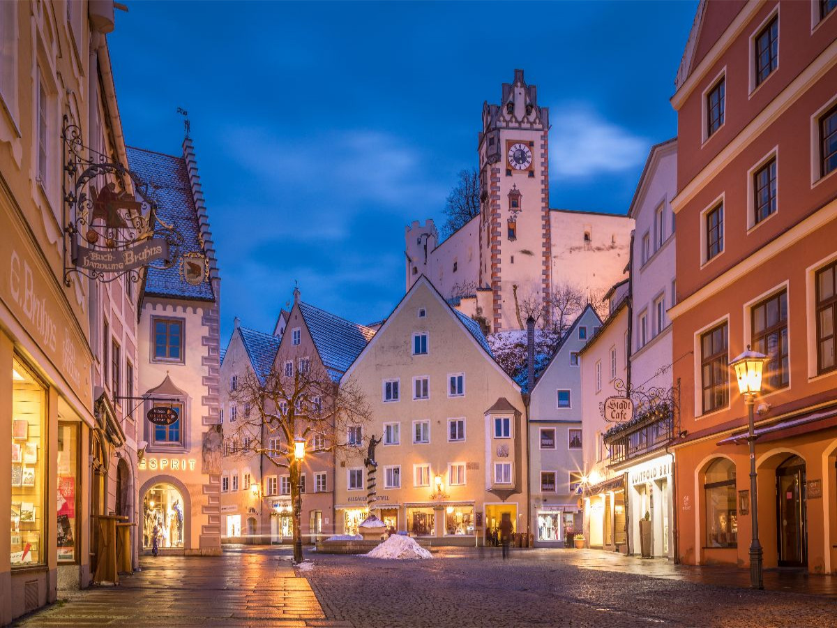 Altstadt von Füssen mit Blick zum Hohen Schloss