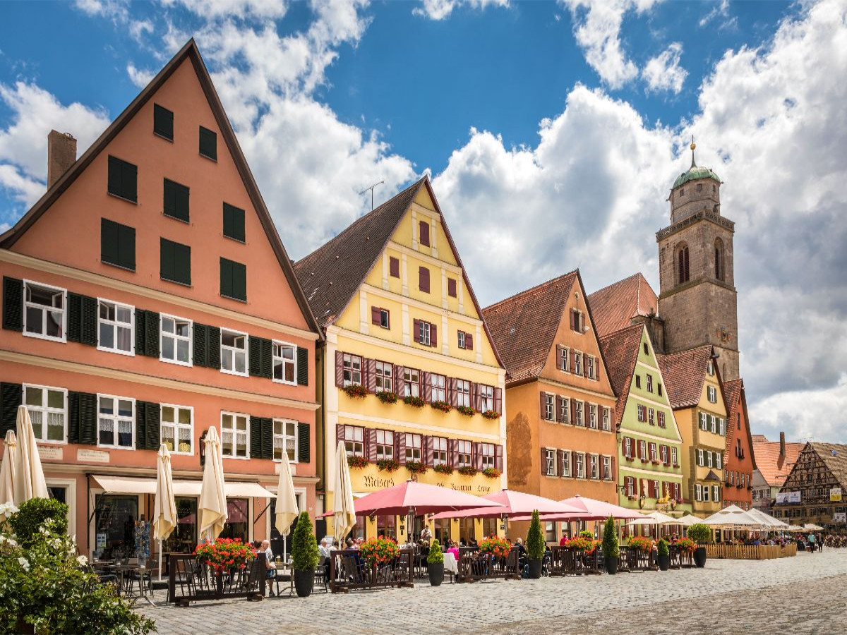 Historische Häuser am Marktplatz von Dinkelsbühl