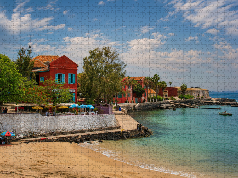 Bunte Kolonialhäuser auf Gorée – Historisches Inseljuwel im Senegal
