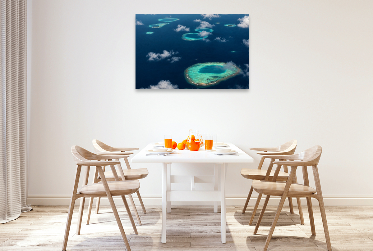 Ringförmiges Korallenatoll – Naturparadies der Malediven