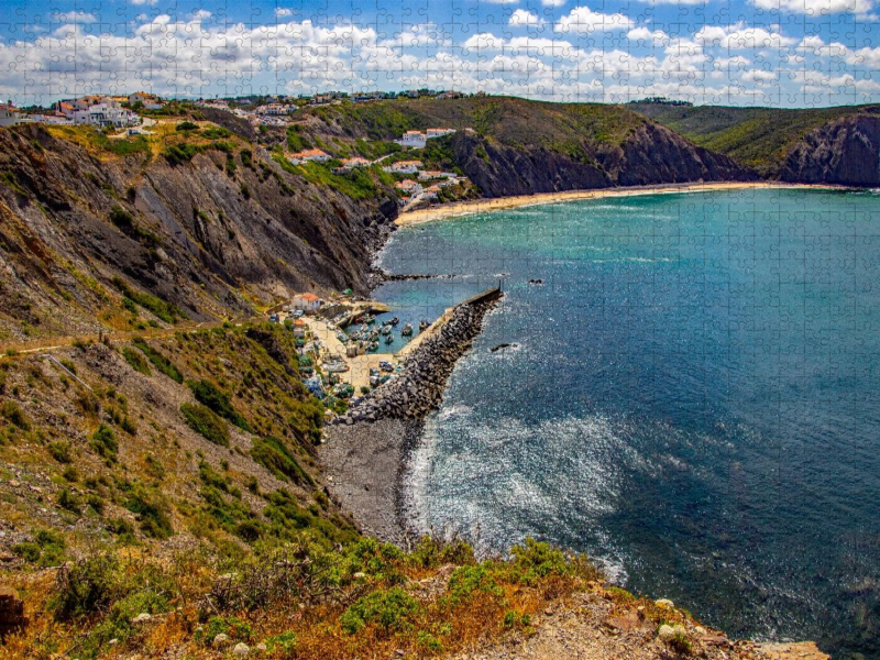 Der kleine Fischerhafen von Praia da Arrifana