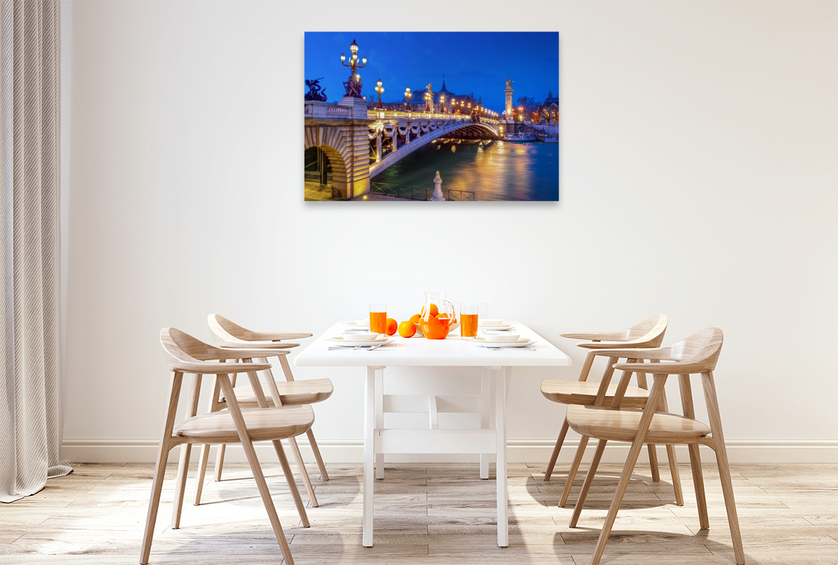 Seine-Brücke Pont Alexandre III zur blauen Stunde