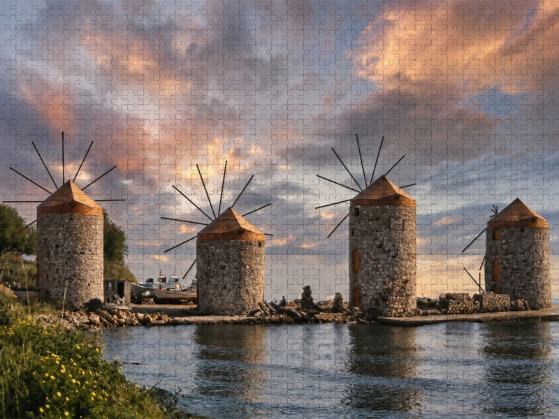 Windmühlen an der Küste von Tampakika auf Chios