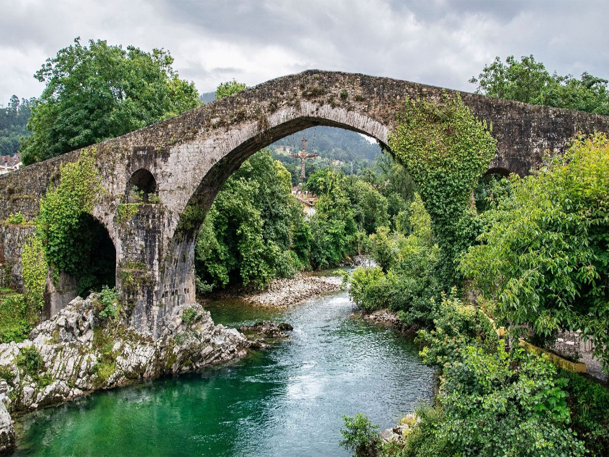 Cangas de Onís Brücke am Sella River