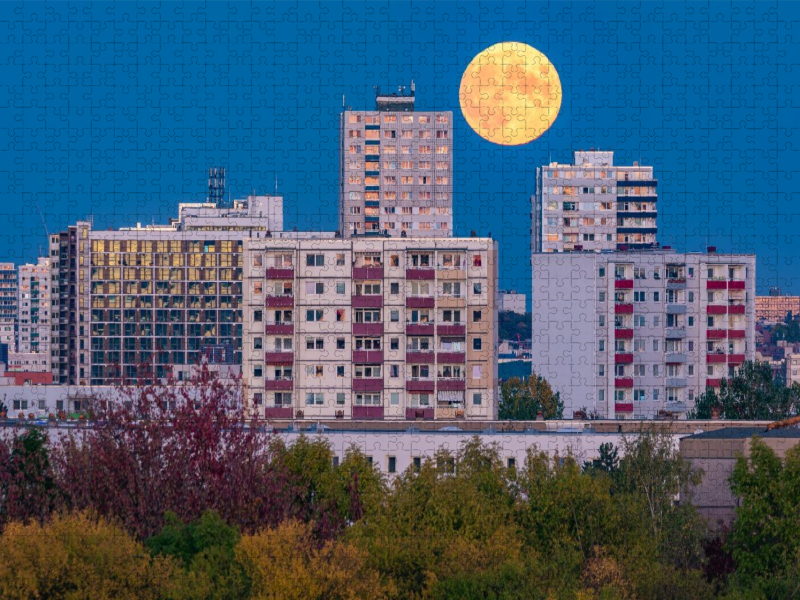 Vollmond über Halle-Neustadt