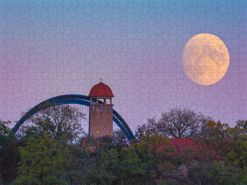 Vollmond über dem Bergzoo