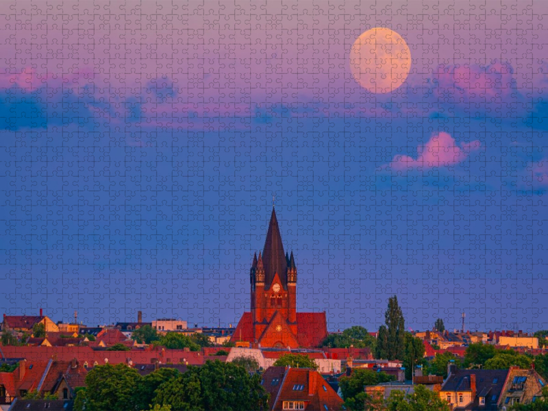 Vollmond über der Pauluskirche