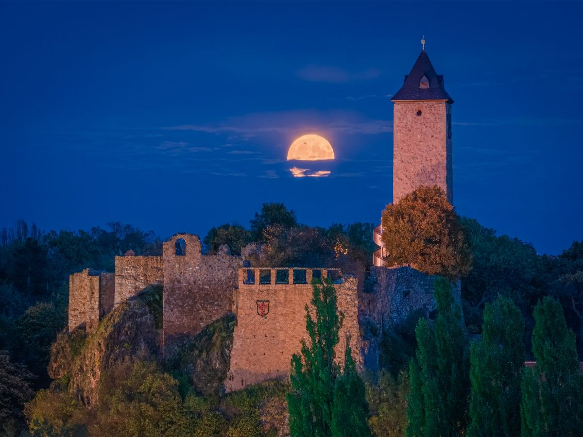 Vollmond über Burg Giebichenstein