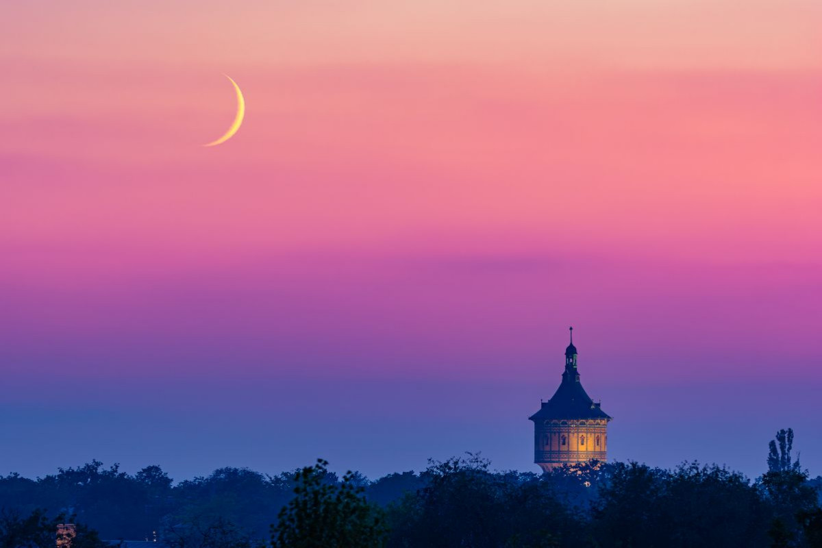 Wasserturm Nord mit Mondsichel