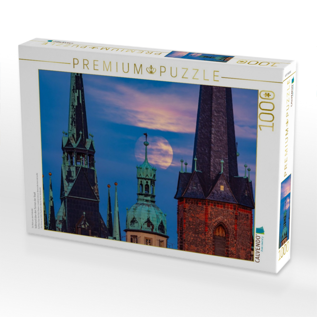 Vollmond über den Türmen der Stadt