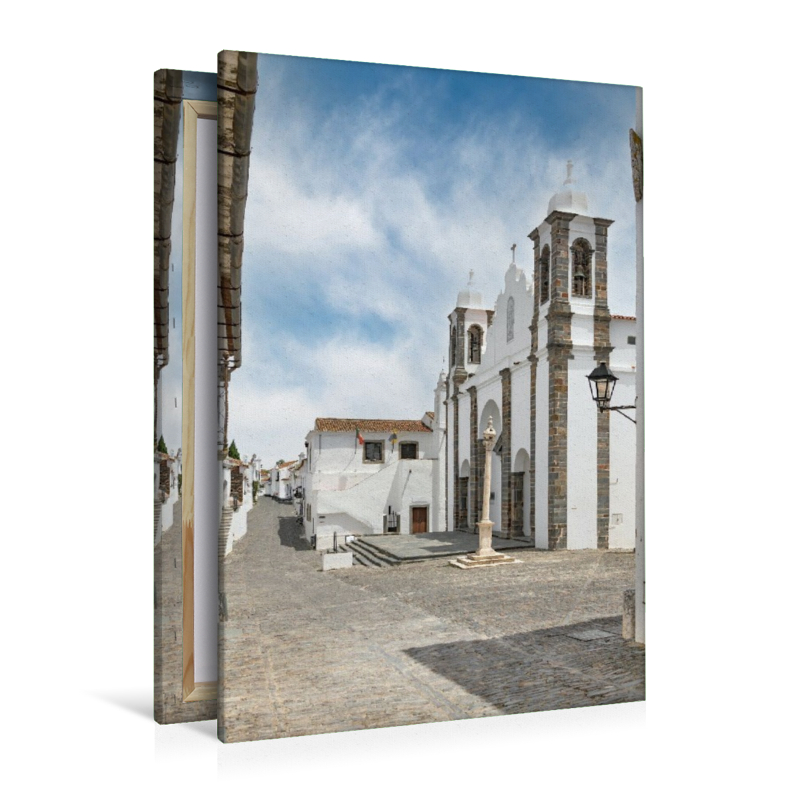 Igreja Matriz de Nossa Senhora da Lagoa mit Kirchenvorplatz.