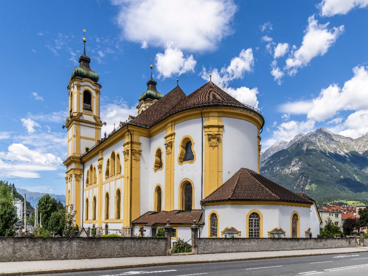 Imposante Wiltener Basilika in Innsbruck