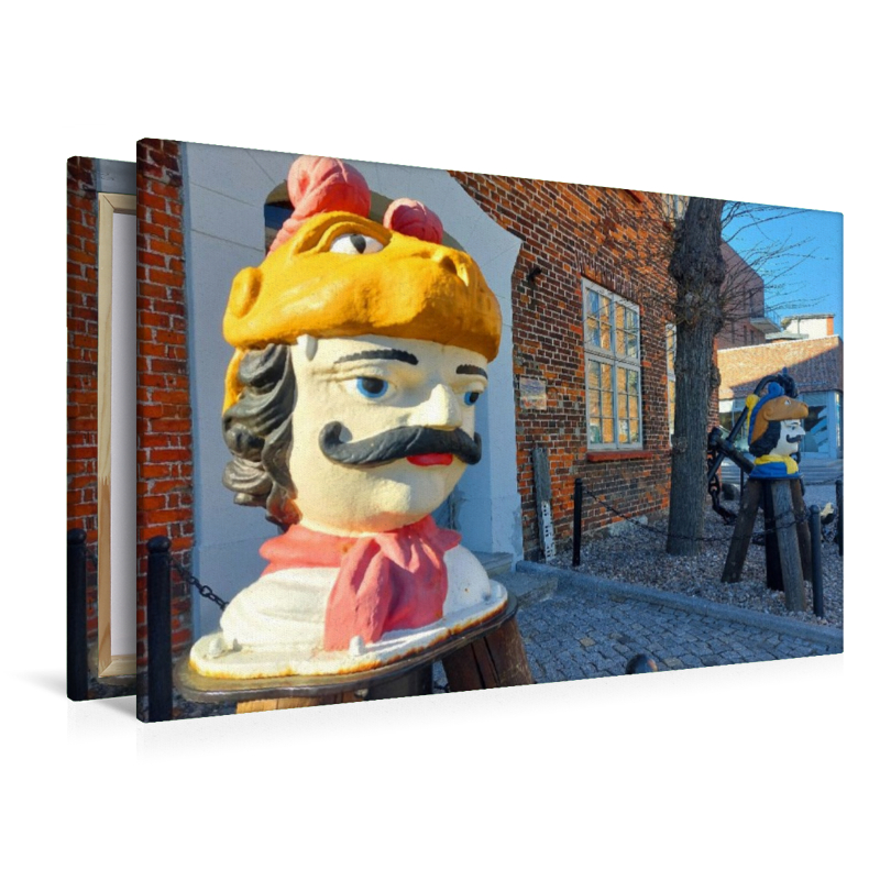 Wismar, Schwedenköpfe am historischen Baumhaus im Alten Hafen