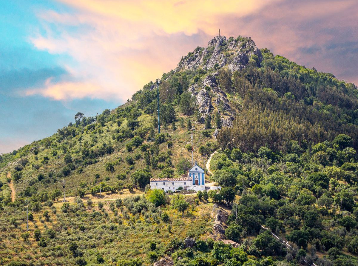 Die Wallfahrtskapelle der Penha hoch über dem Alentejo