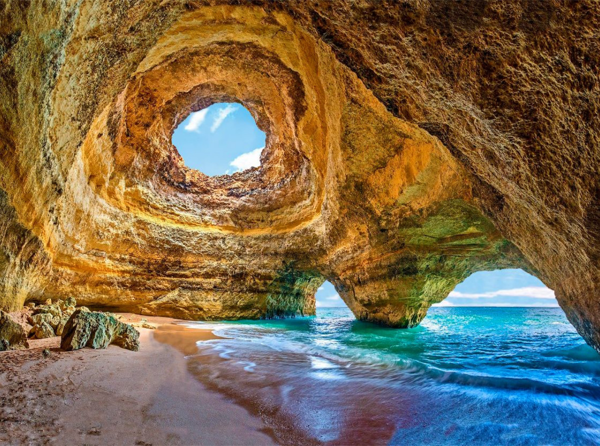 Die Höhle Algar de Benagil an der Algarve