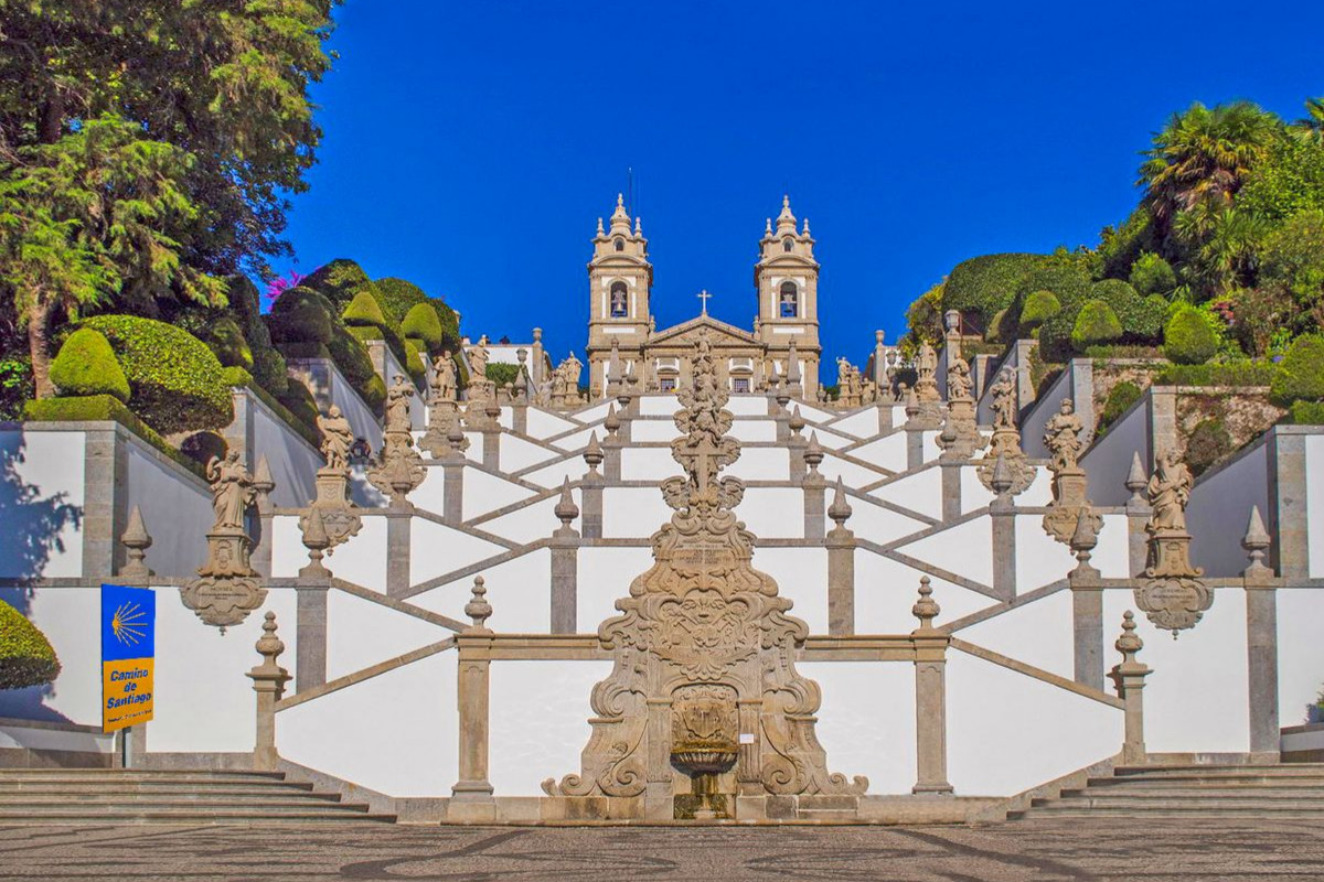 Stufe für Stufe zum Himmel - Die heilige Treppe von Braga fordert den Körper und befreit den Geist