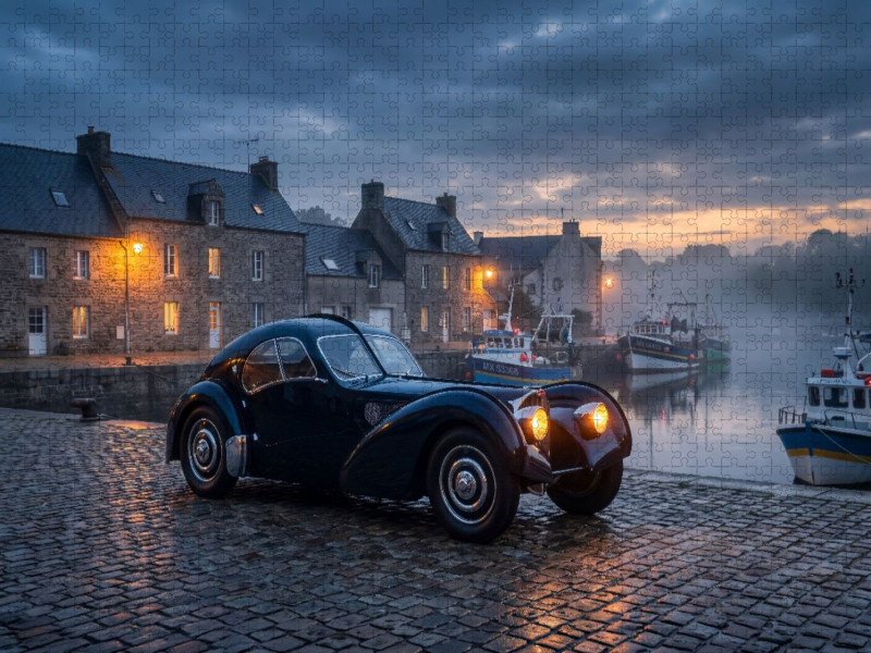 Bugatti Type 57 SC Atlantic (Coupé Aéro) (Frankreich, 1936) in einem Hafen der Bretagne
