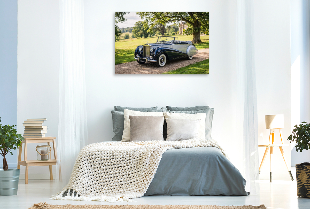 Rolls-Royce Silver Dawn Drophead Coupé (GB, 1950-53) im Park eines englischen Manor House