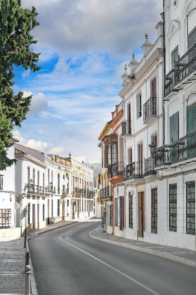 Die Hauptstraße durch die Stadt Ronda.