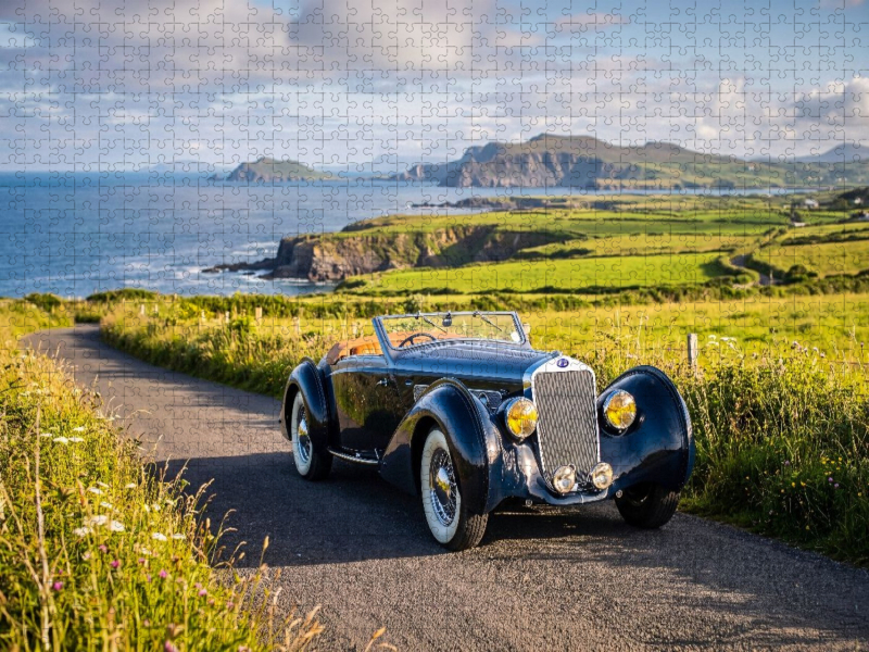 Delage D8-120 Cabriolet (Frankreich, 1937-39) an der Küstenstrasse Ring of Kerry in Irland
