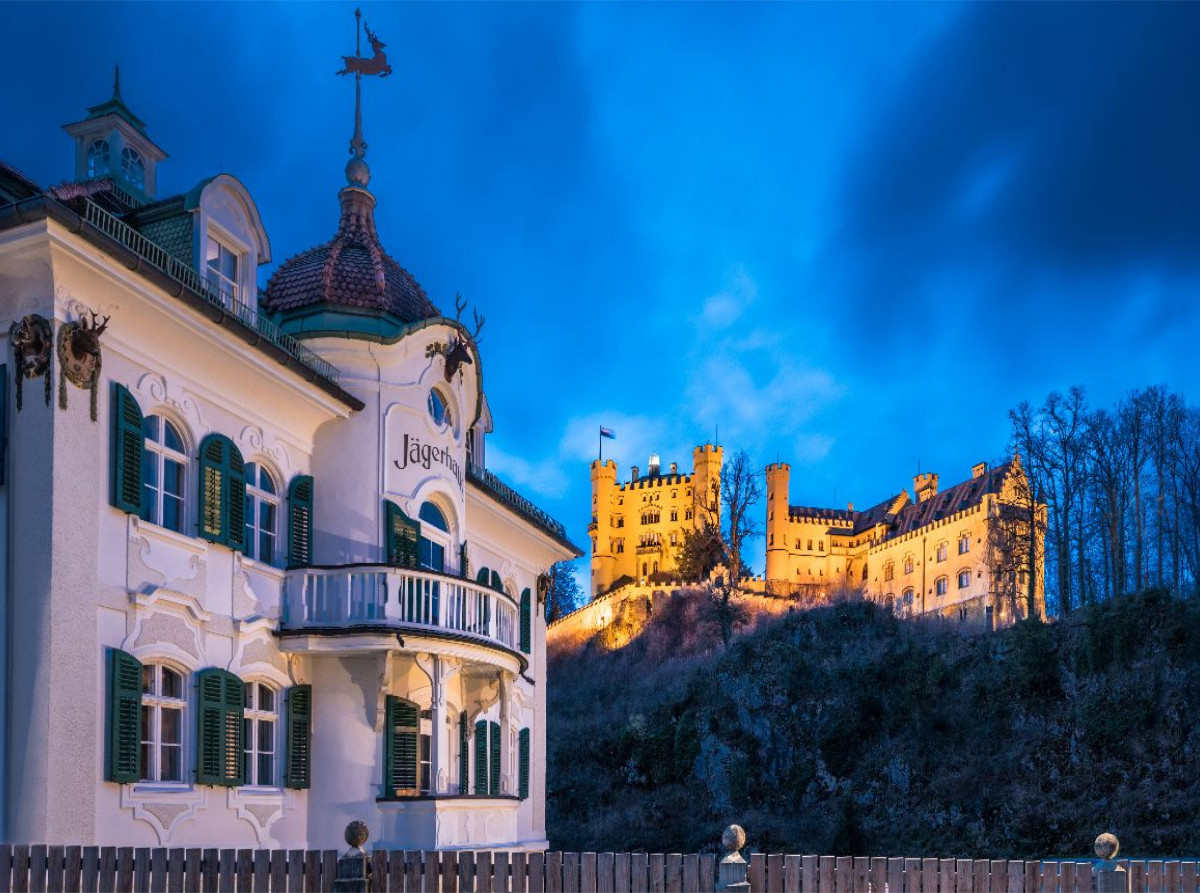 Jägerhaus und Schloss Hohenschwangau am Abend