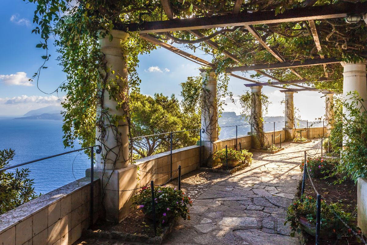 Laubengang im Garten der Villa San Michele, Capri