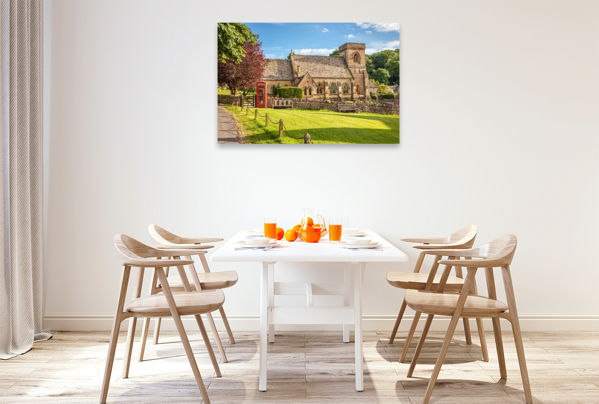 Kirchplatz im Dorf Snowshill, Cotswolds, Gloucestershire, England