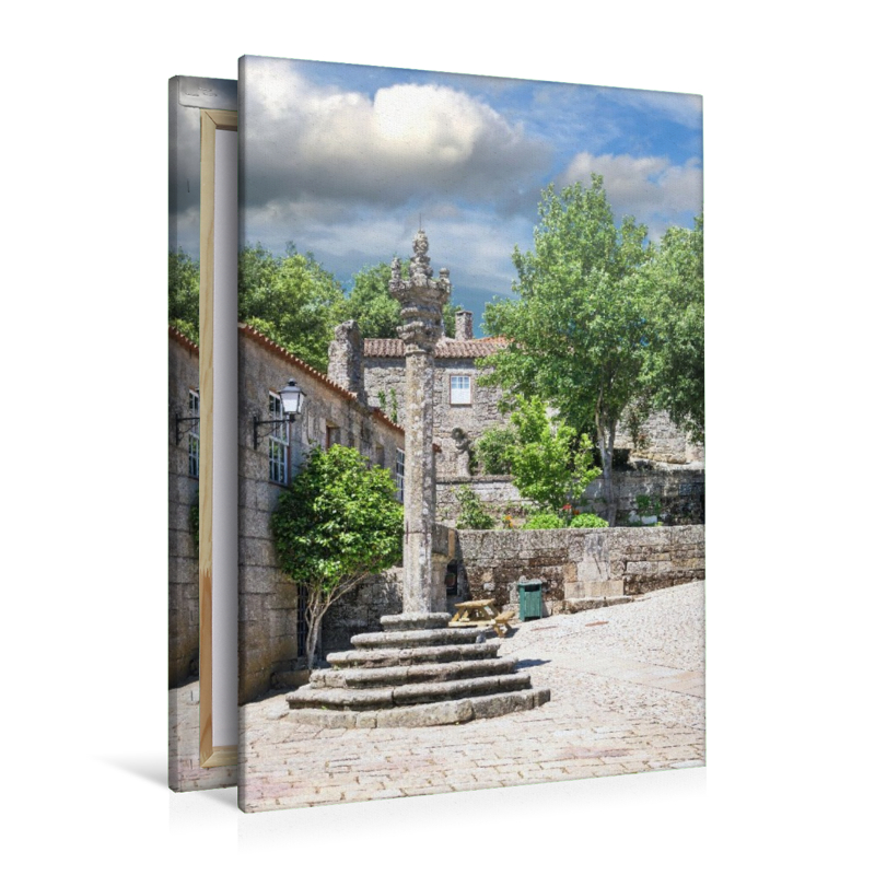 Der Dorfplatz mit dem Pranger, dem Schandpfahl aus alten Zeiten, dem Pelourinho.