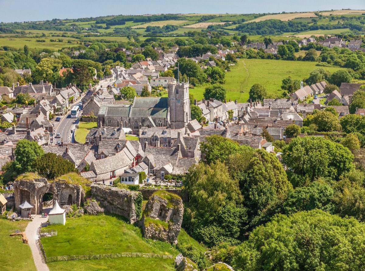 Das Dorf Corfe Castle, Dorset, England