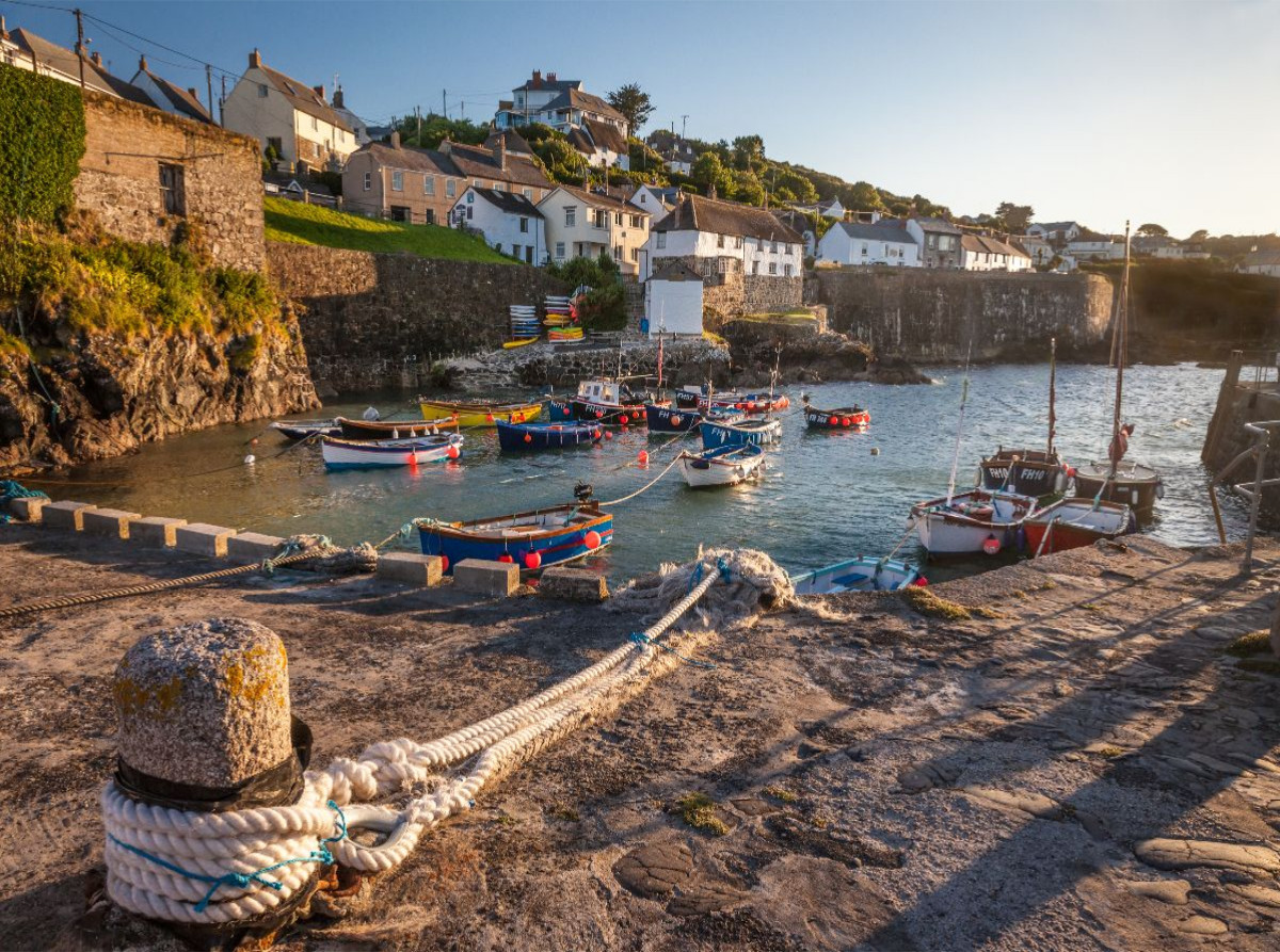 Der kleine Hafen von Coverack, Lizard Peninsula, Cornwall, England