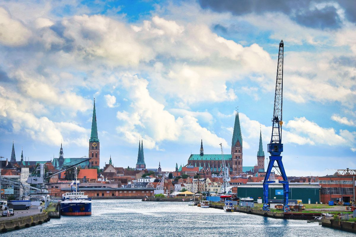 Blick auf die historische Altstadt Lübecks