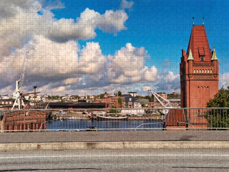 Hafenblick an der Burgtorbrücke mit Turm der Hubbrücke