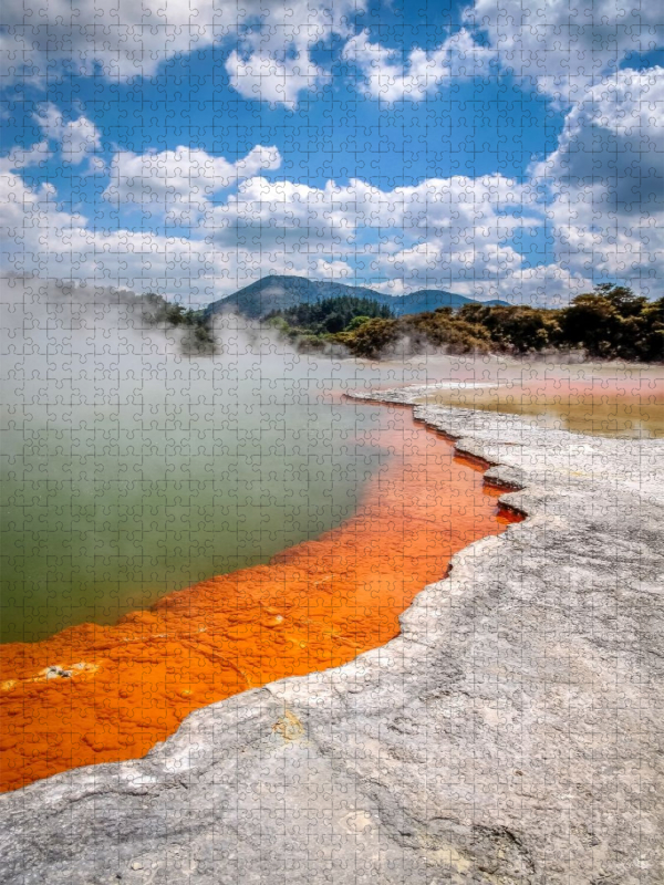 Champagne Pool im Wai-o-Tapu Geothermal Gebiet, Rotorua, Bay of Plenty, North Island